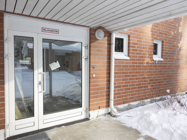 Pääskylän ulko-ovi.