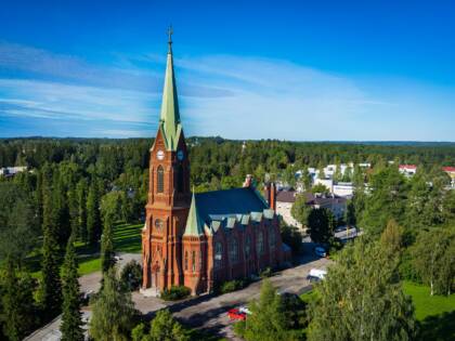 Mikkelin tuomiokirkko ilmasta kuvattuna kesällä.