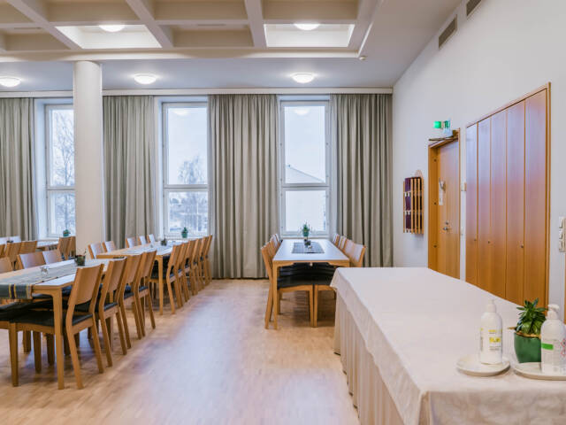 Mikkelin seurakuntakeskuksen Pirttiniemisali.
