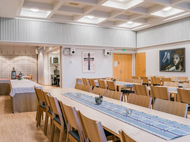Mikkelin seurakuntakeskuksen Pirttiniemisali.