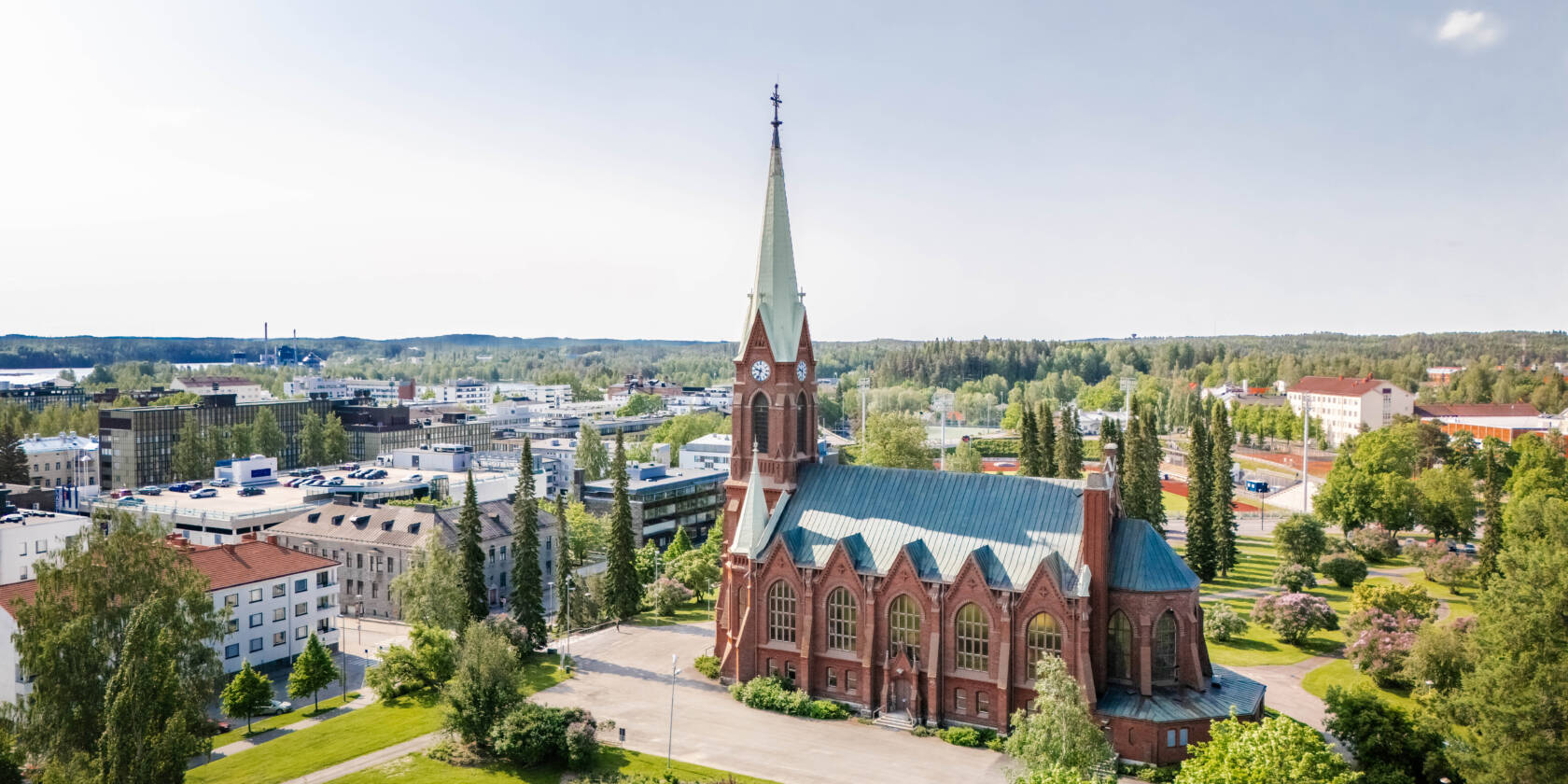 Mikkelin tuomiokirkko ilmasta kuvattuna kesällä.