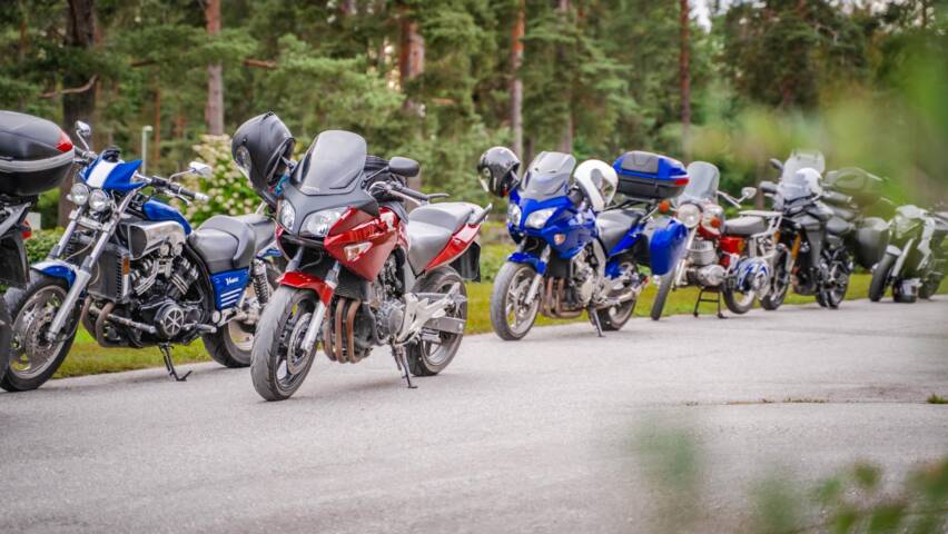 Moottoripyöriä.