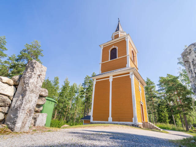 Haukivuoren kirkon kellotapuli.