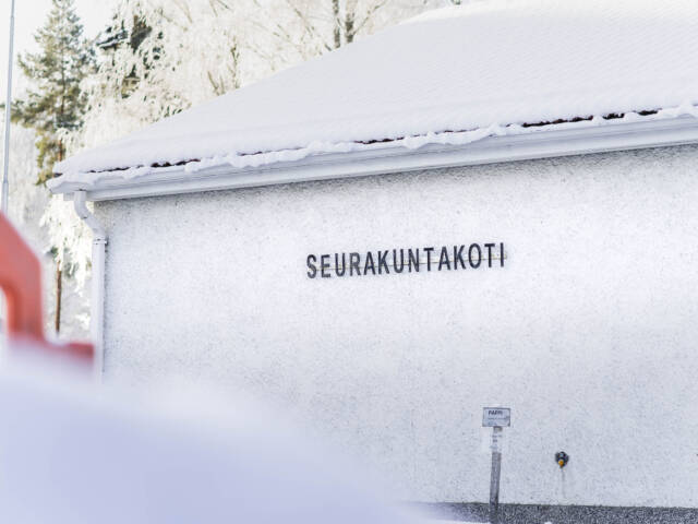 Puumalan seurakuntakoti talvella.