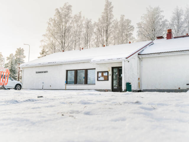Puumalan seurakuntakoti talvella.