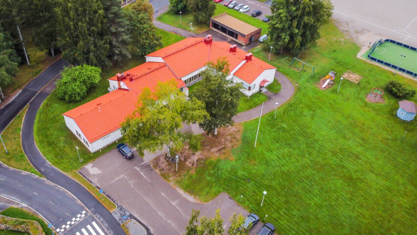 Puumalan seurakuntakoti kesällä ilmasta kuvattuna.