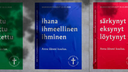 Seurakuntavaalijuliste ulkoseinässä.