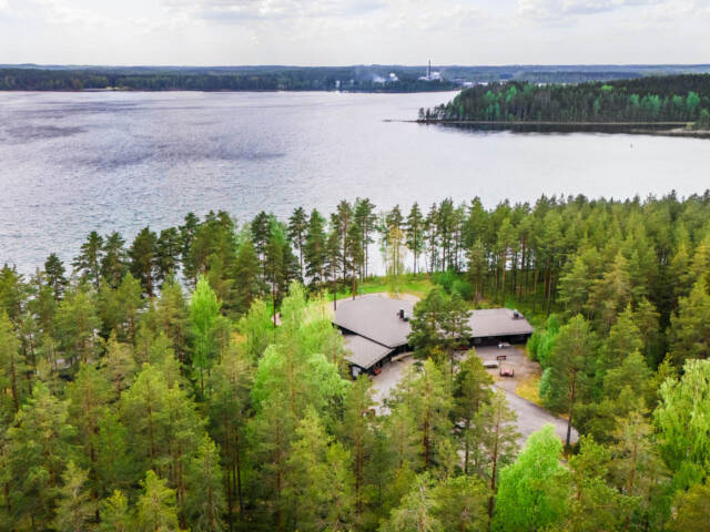 Ruunaniemen leirikeskuksen ilmakuva kesällä.