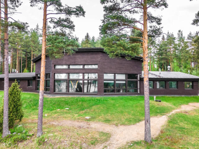 Ruunaniemen leirikeskus kesällä.
