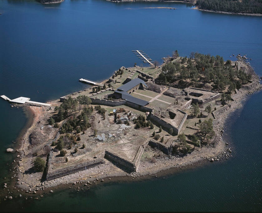 Noin 1700-luvun puolivälissä valmistunut Svartholman linnakesaari Loviisan edustalla.