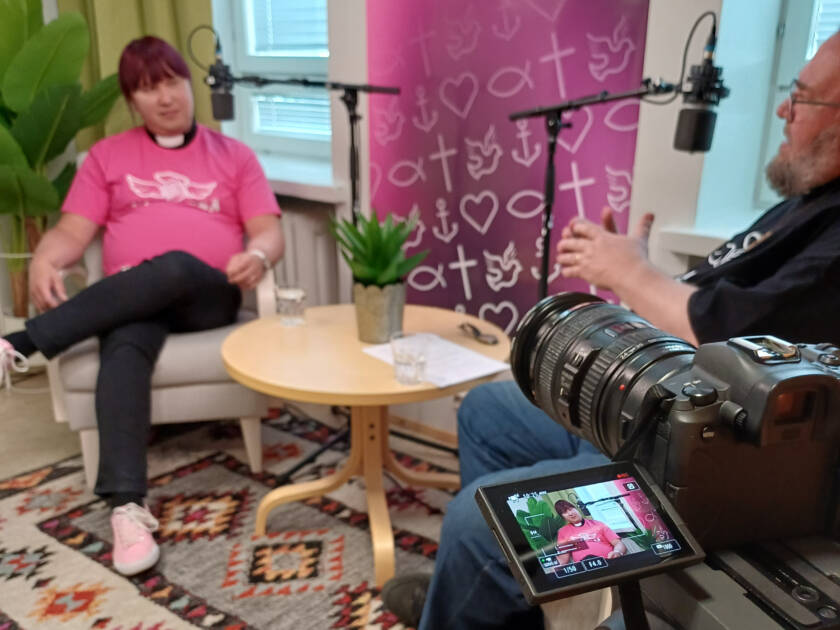 Olli-pappi ja Petteri-pappi podcast nauhoituksissa.
