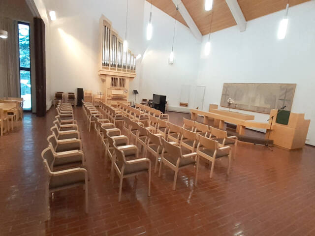 Otavan seurakuntatalon sali.
