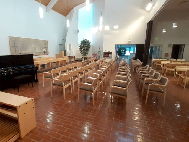 Otavan seurakuntatalon sali.