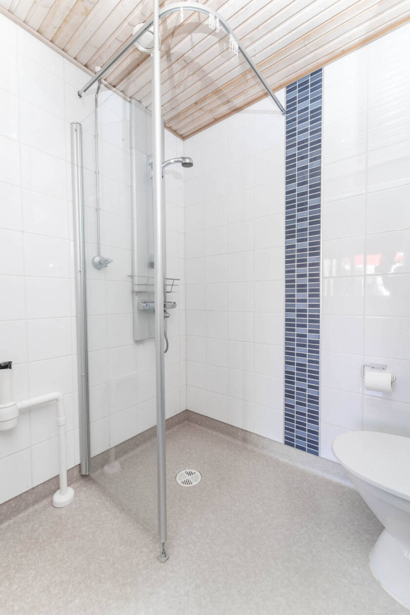 Savilahdenkatu 18 C 19 kaksion sisäkuva, jossa esillä asunnon kylpyhuone ja wc-tilat.