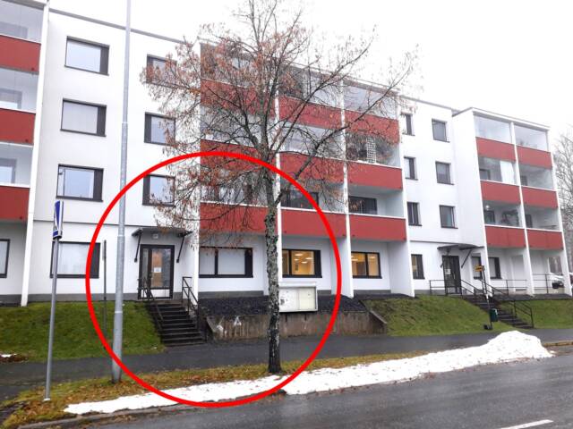 Laajalammen seurakuntakoti ulkoa kuvattuna.