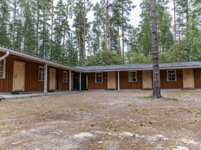 Lusikkaniemen kesäkodin majoitusrakennus.