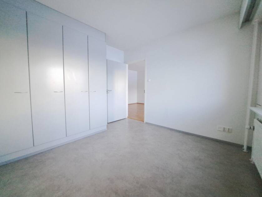 Savilahdenkatu 18 kiinteistön neliön makuuhuone.