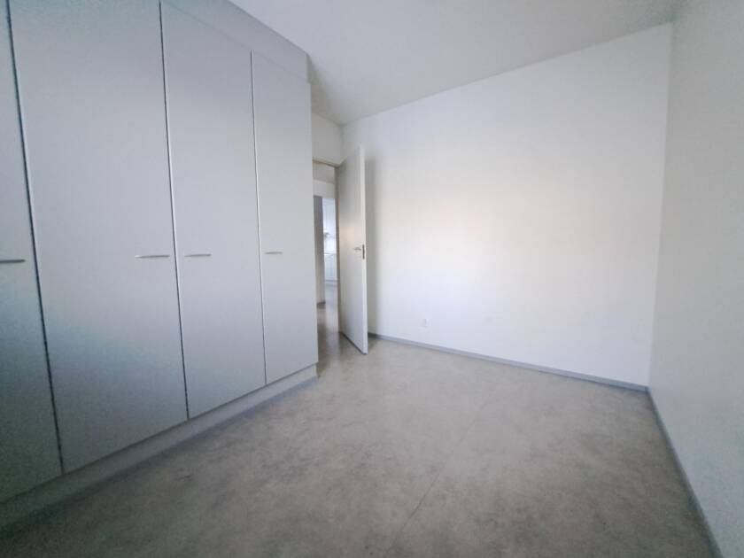 Savilahdenkatu 18 kiinteistön neliön makuuhuone.