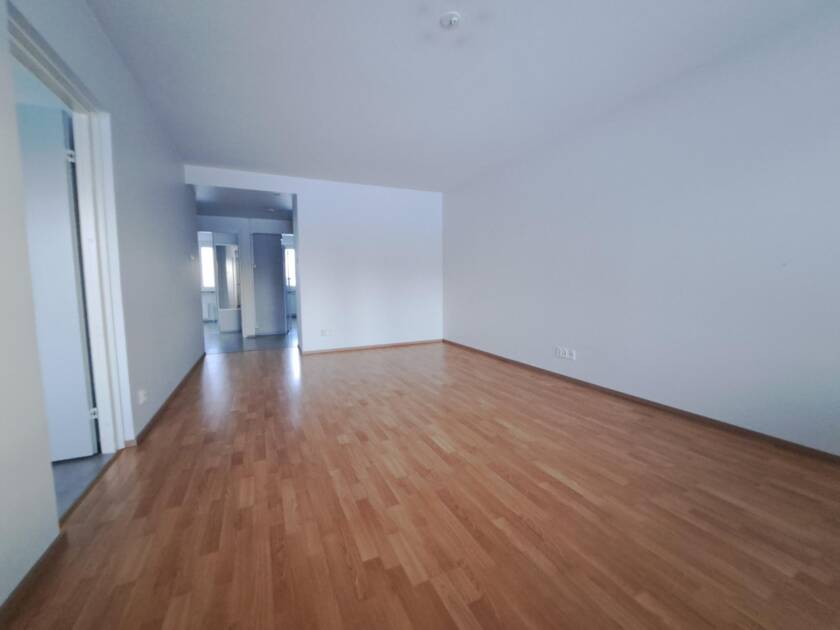 Savilahdenkatu 18 kiinteistön neliön olohuone.