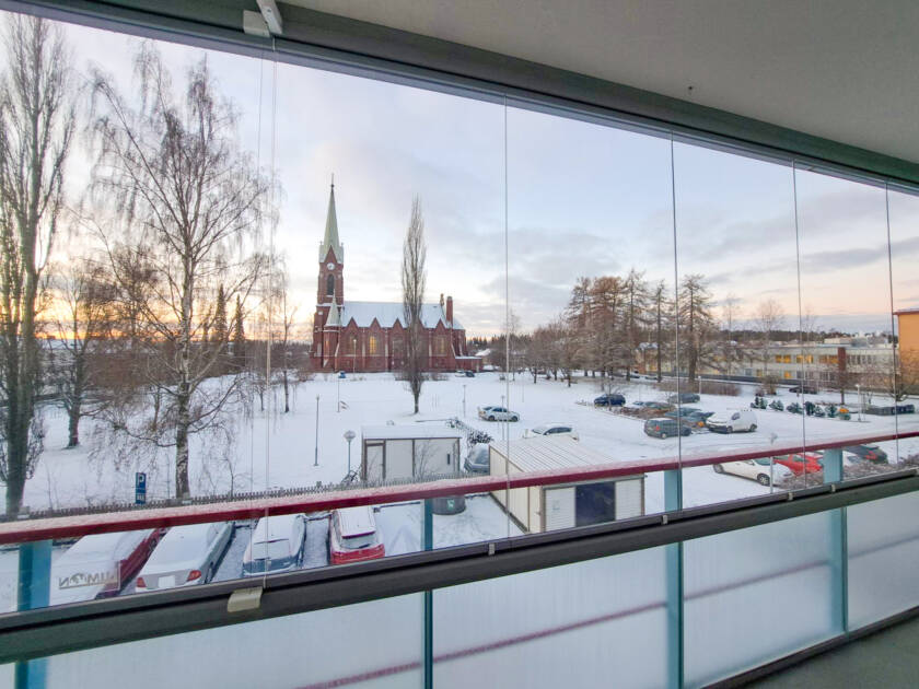 Savilahdenkatu 18 kiinteistön neliön parveke.