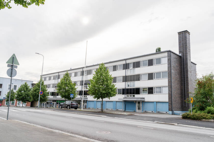 Savilahdenkatu 18 rakennus ulkoa kuvattuna.