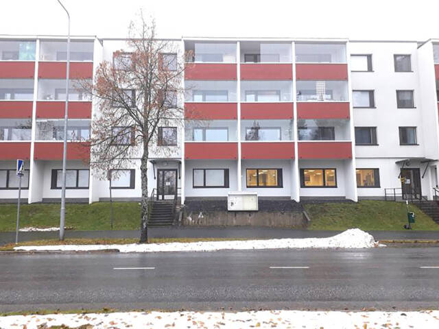 Laajalammen seurakuntakoti ulkoa kuvattuna.