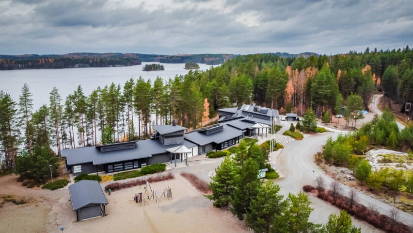 Susiniemen leirikeskus ilmasta kuvattuna.