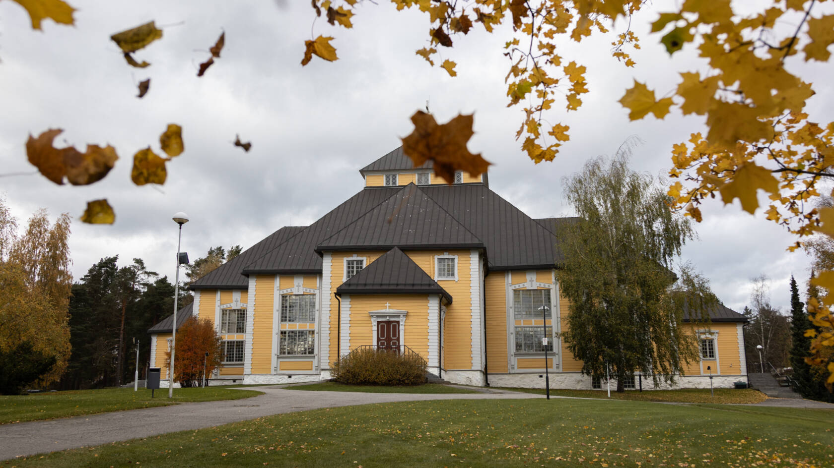 Mikkelin Pitäjänkirkko syksyllä.