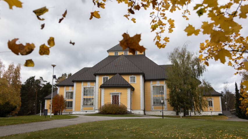 Mikkelin Pitäjänkirkko syksyllä.